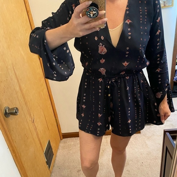 REVOLVE Joya Playsuit Oasis Print Shorts Romper - Picture 8 of 13